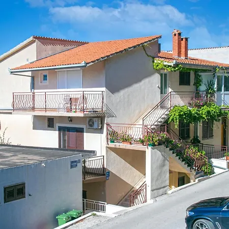 By The Sea Brela, Makarska - 20075 *